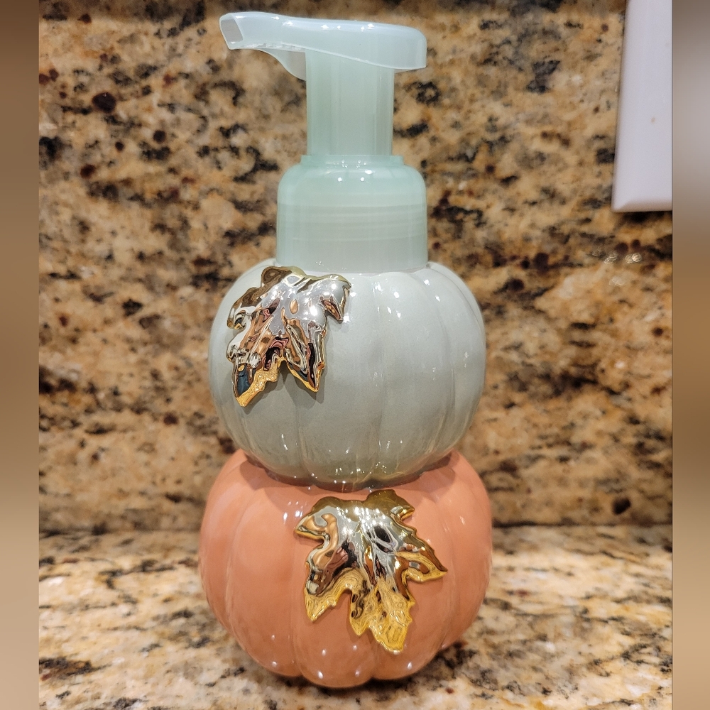 Bath & Body Works Stacked Pumpkins Foaming Soap Holder Dispenser Pumpkin Stack
